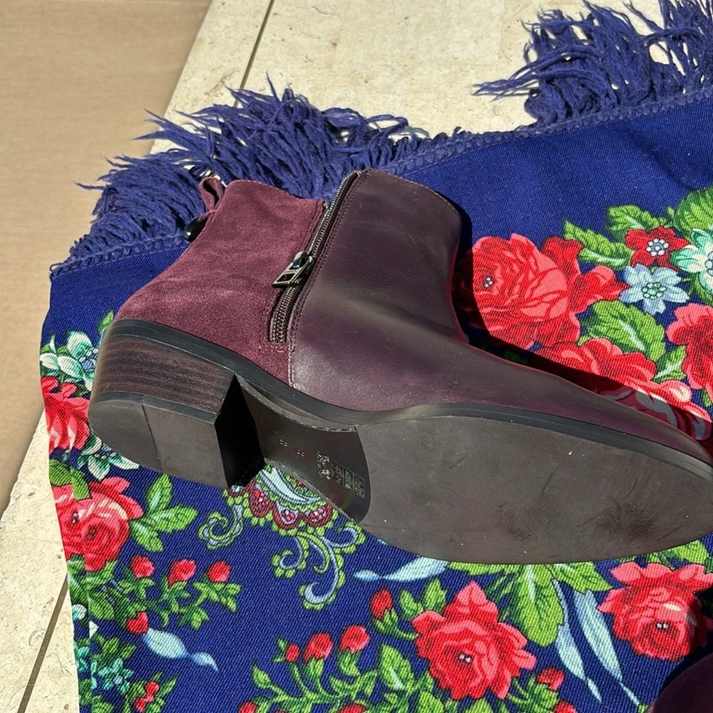 Coach Carmen Plum Booties NWOB , Size 8, Inside ZIP
